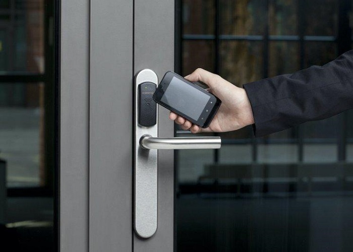 Nhung-dat-diem-can-biet-khi-su-dung-khoa-cong-dien-tu-hien-nay